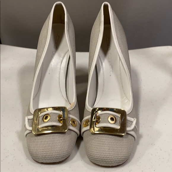 Jessica Bennett - Picture 1 of 7